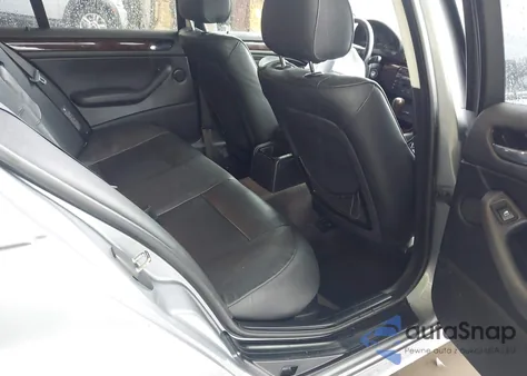 2005 BMW 325I из США, поврежденный, VIN WBAEV33445KW17613